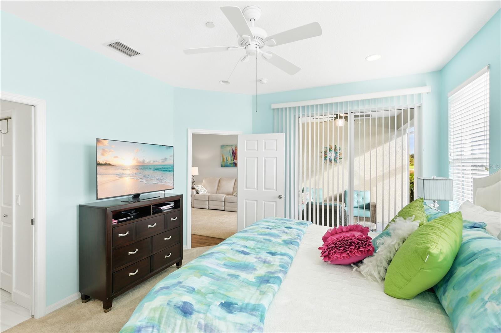 PELICAN POINTE GOLF & COUNTRY CLUB - Residential