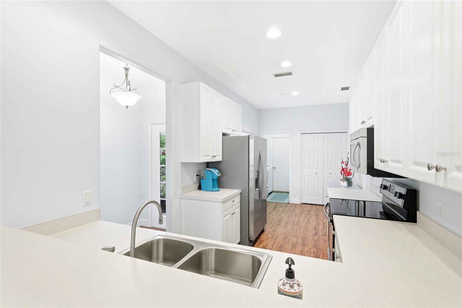 PELICAN POINTE GOLF & COUNTRY CLUB - Residential