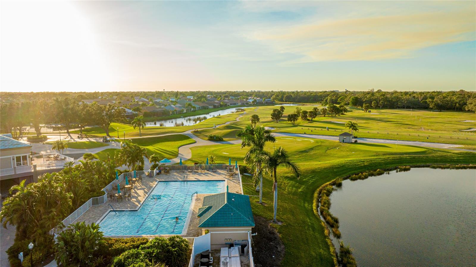 PELICAN POINTE GOLF & COUNTRY CLUB - Residential