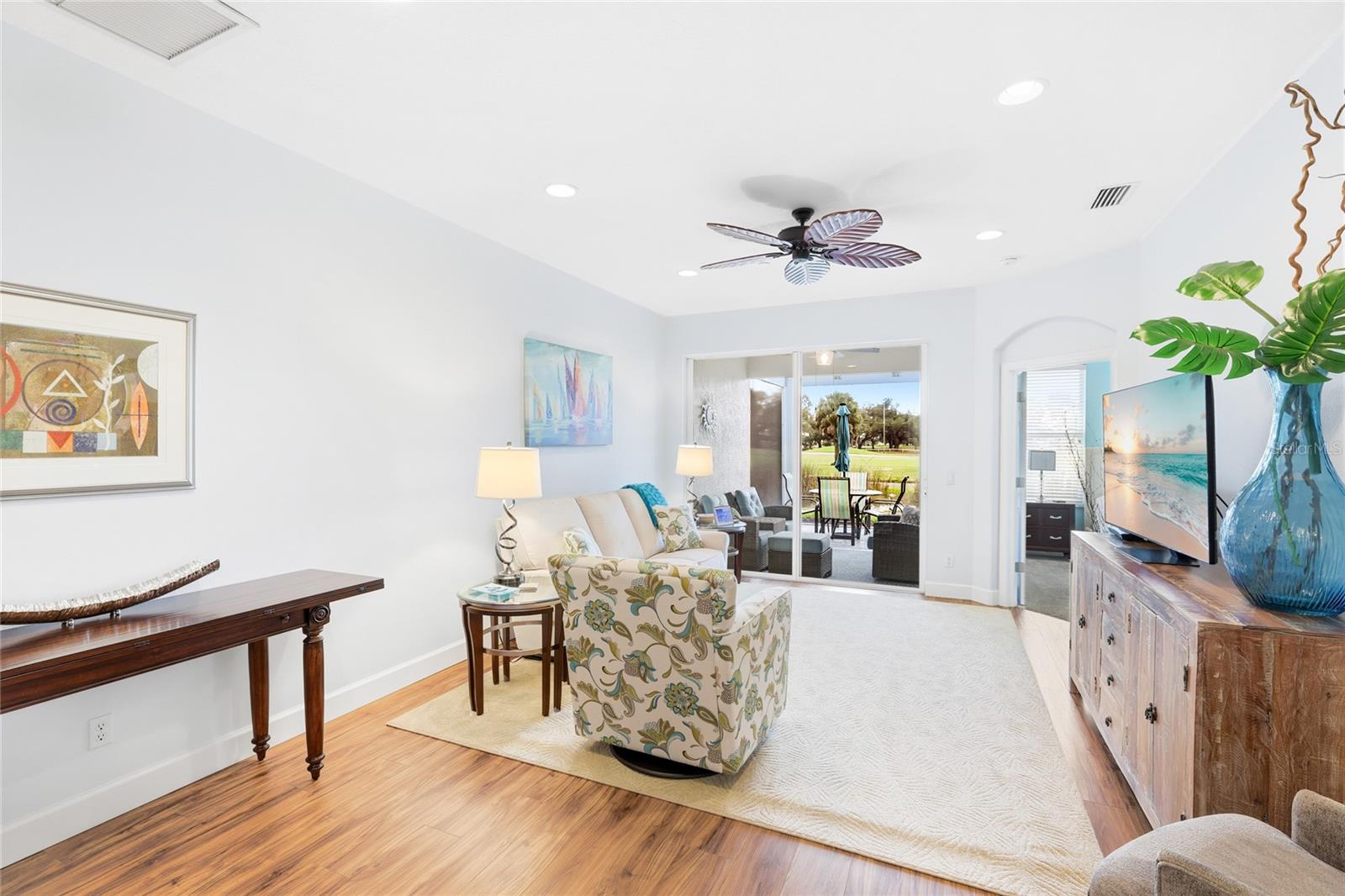 PELICAN POINTE GOLF & COUNTRY CLUB - Residential