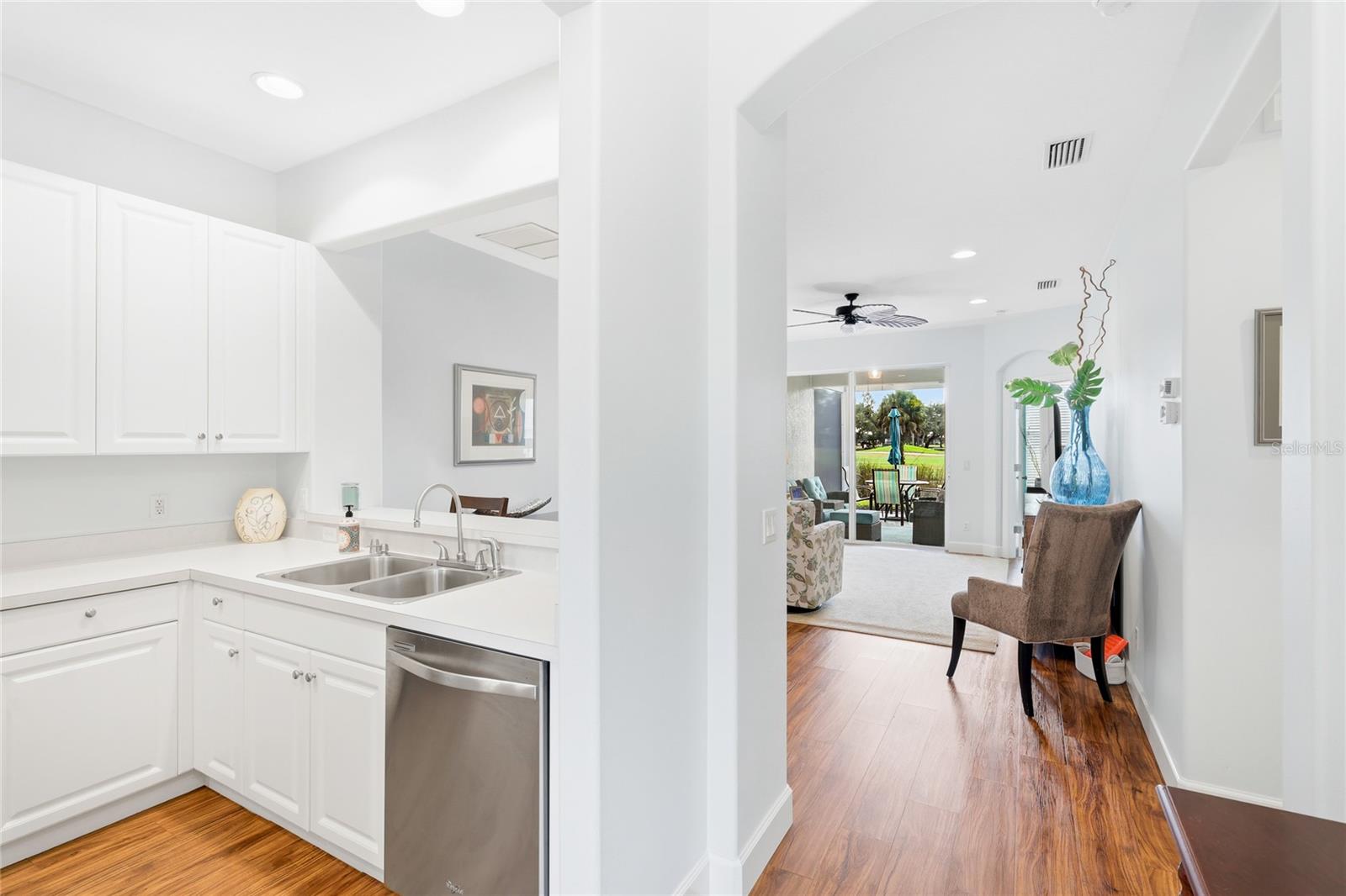 PELICAN POINTE GOLF & COUNTRY CLUB - Residential