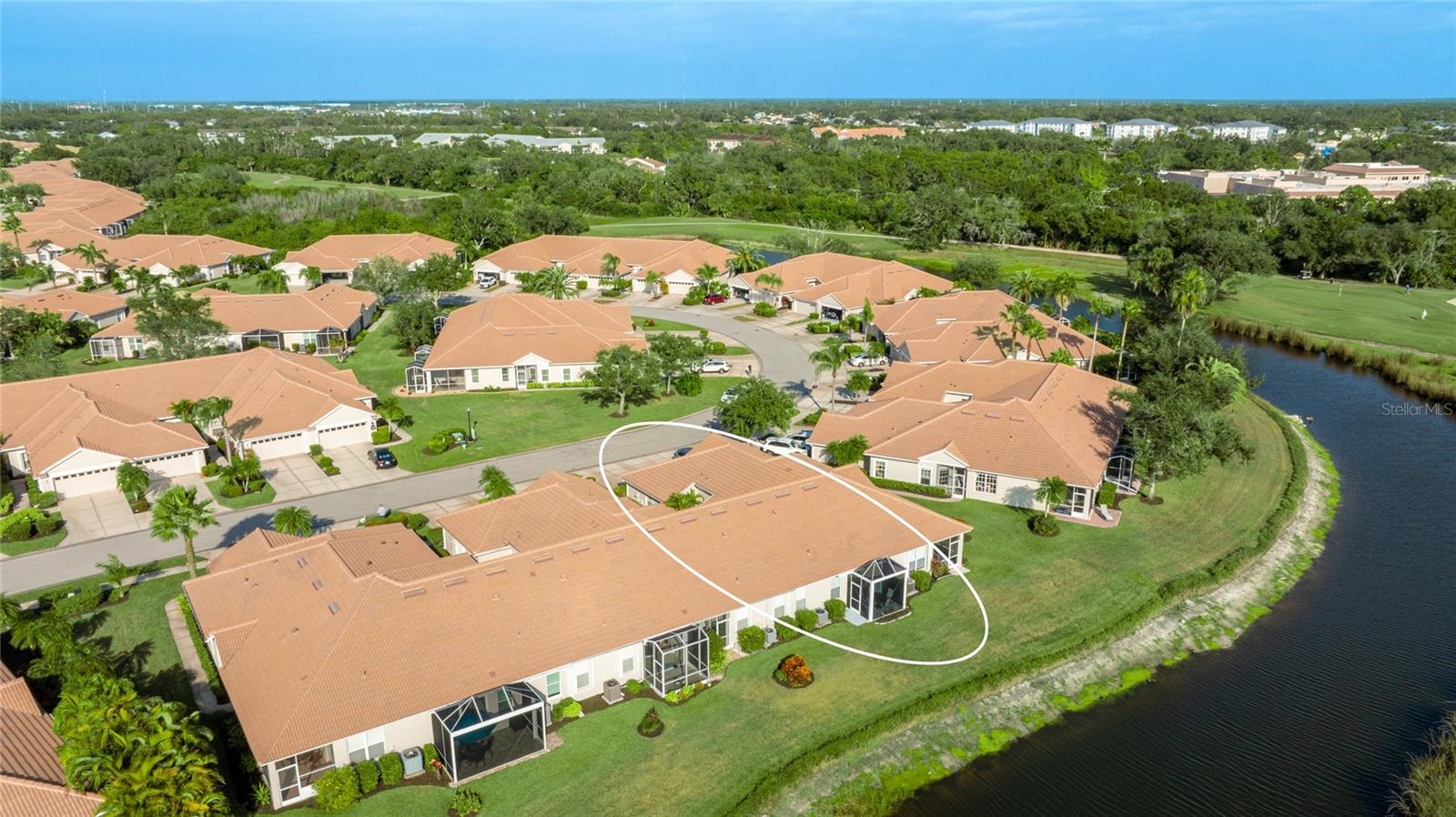 PELICAN POINTE GOLF & COUNTRY CLUB - Residential