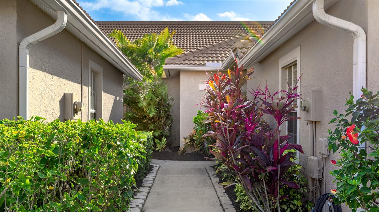 PELICAN POINTE GOLF & COUNTRY CLUB - Residential