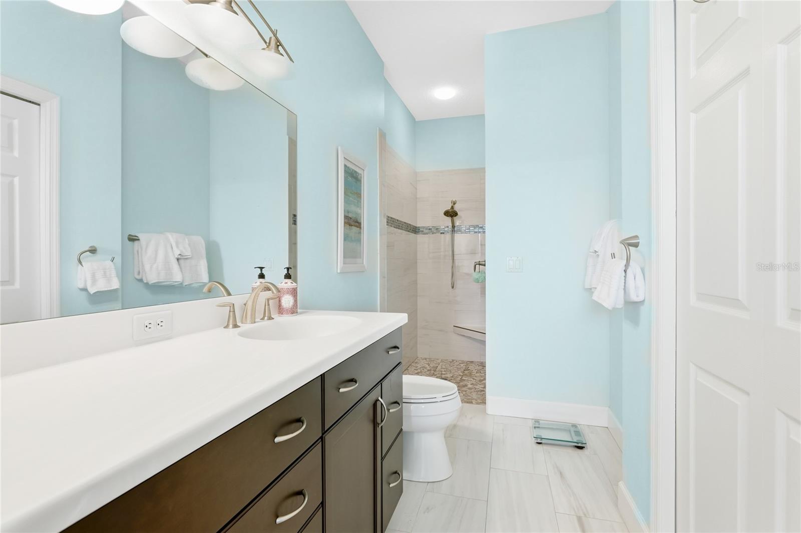 PELICAN POINTE GOLF & COUNTRY CLUB - Residential