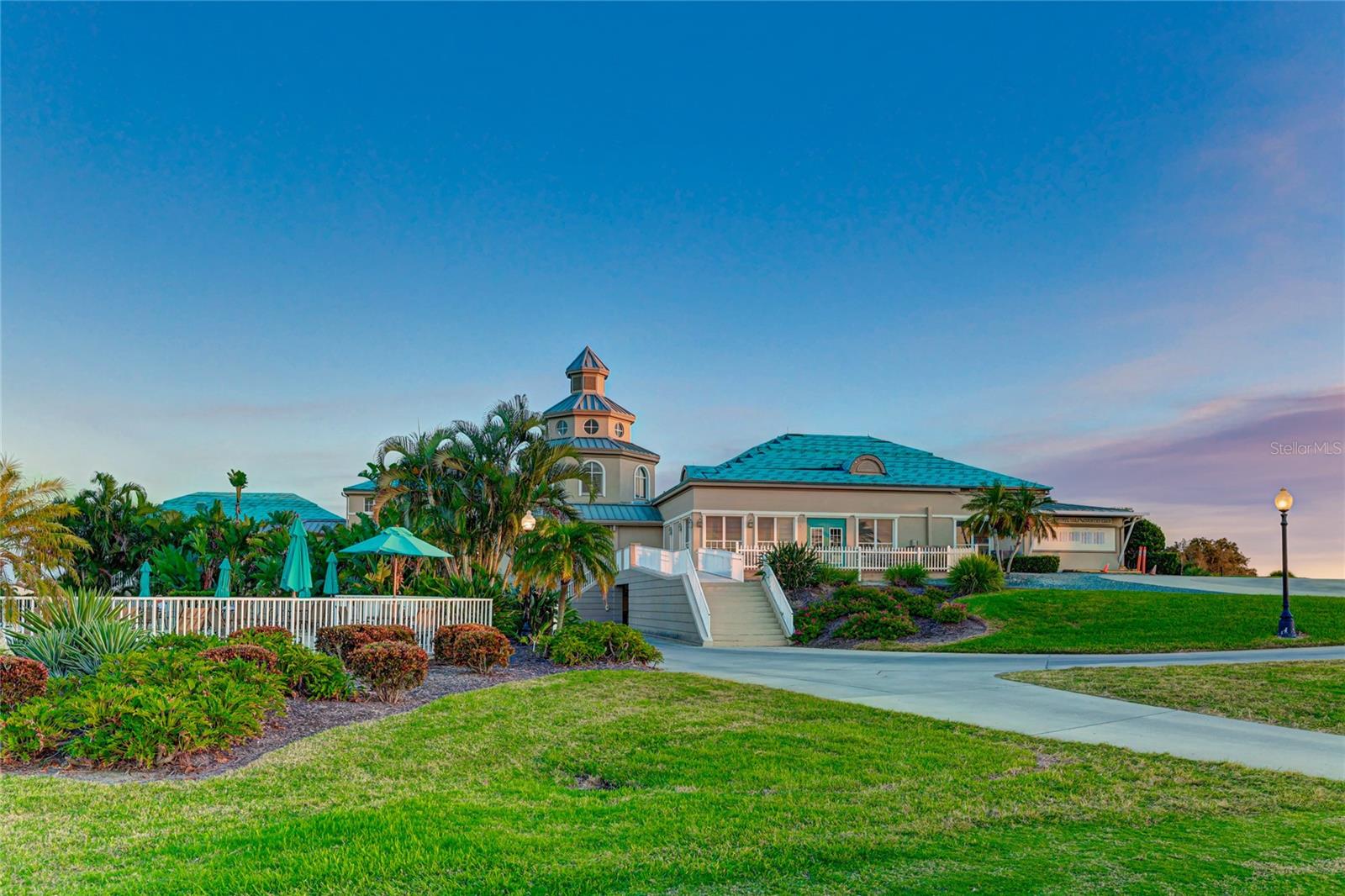 PELICAN POINTE GOLF & COUNTRY CLUB - Residential