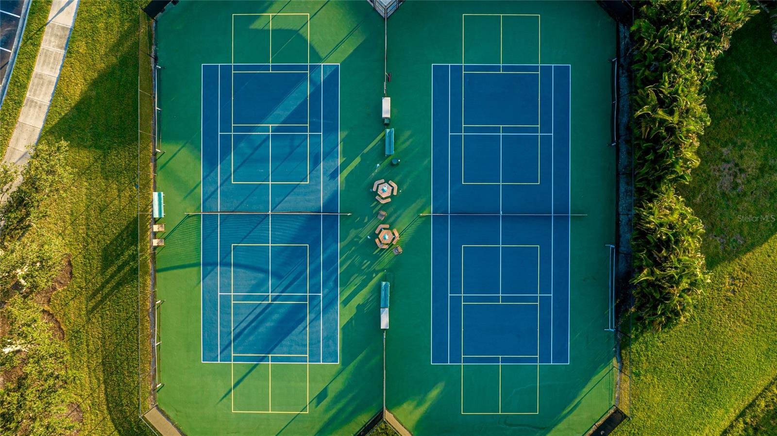 PELICAN POINTE GOLF & COUNTRY CLUB - Residential