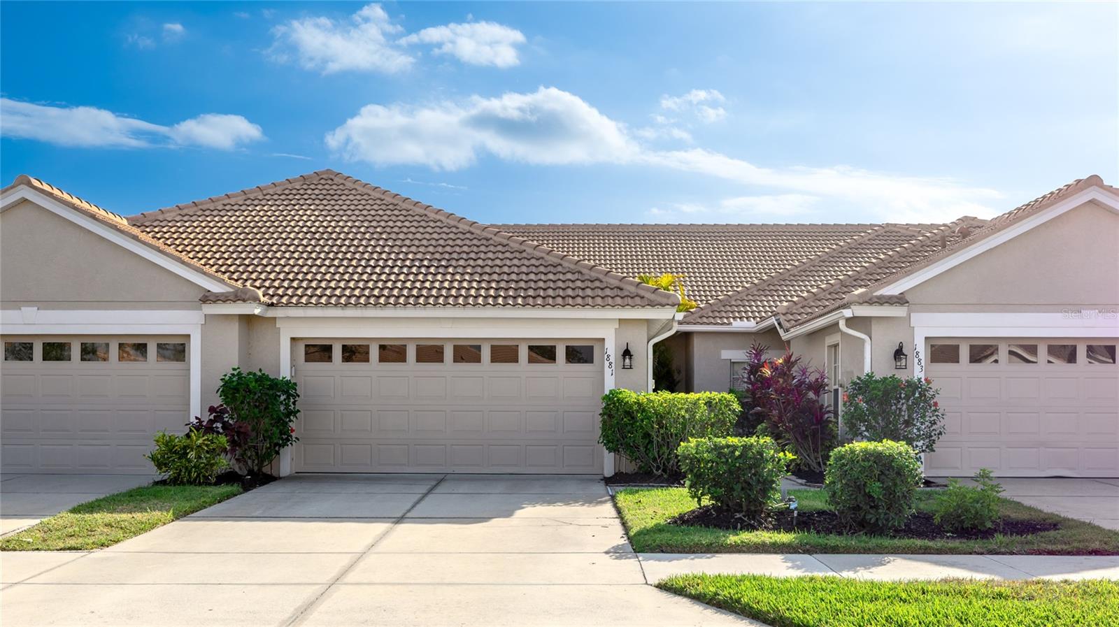 PELICAN POINTE GOLF & COUNTRY CLUB - Residential