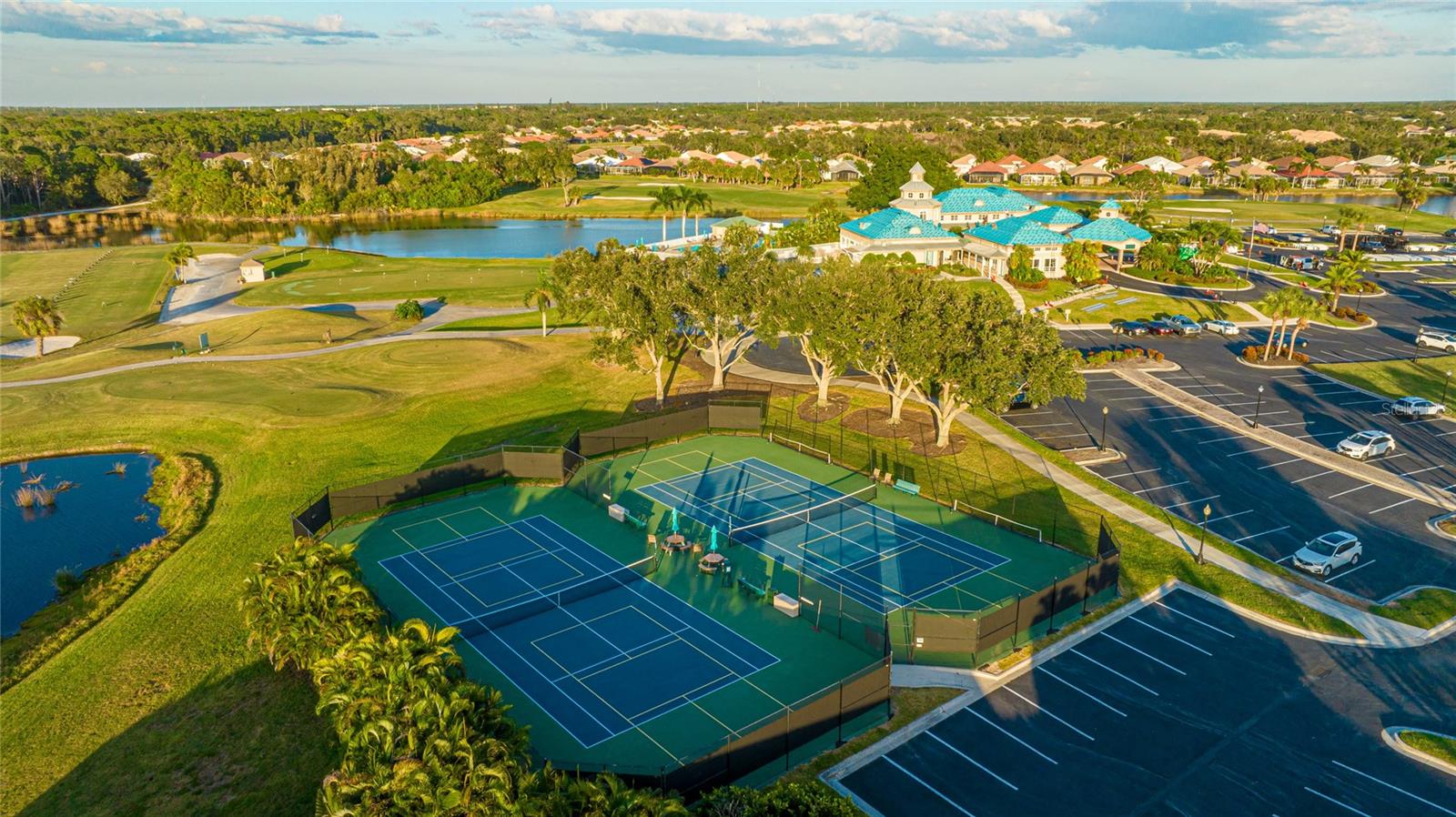 PELICAN POINTE GOLF & COUNTRY CLUB - Residential