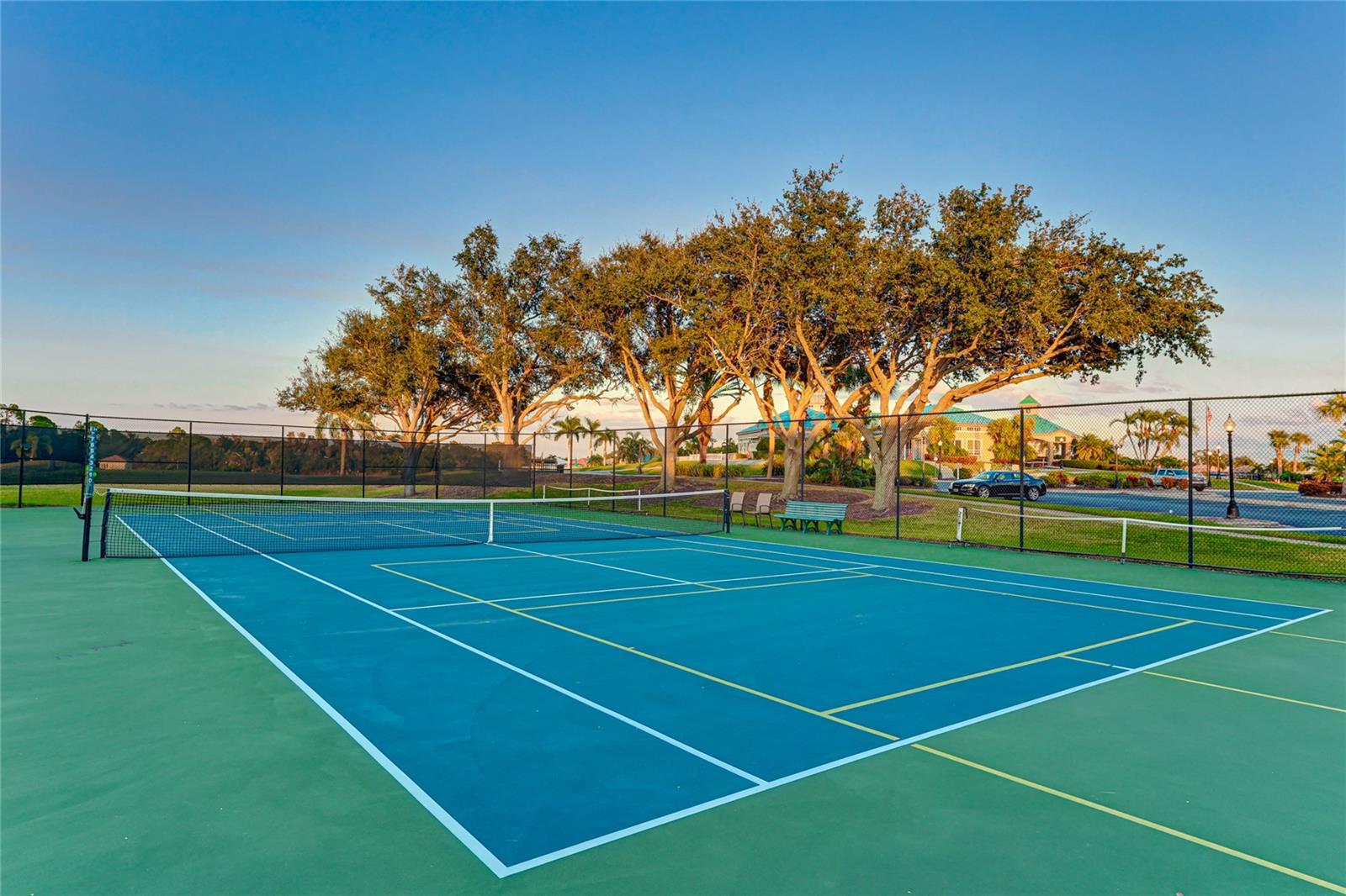 PELICAN POINTE GOLF & COUNTRY CLUB - Residential