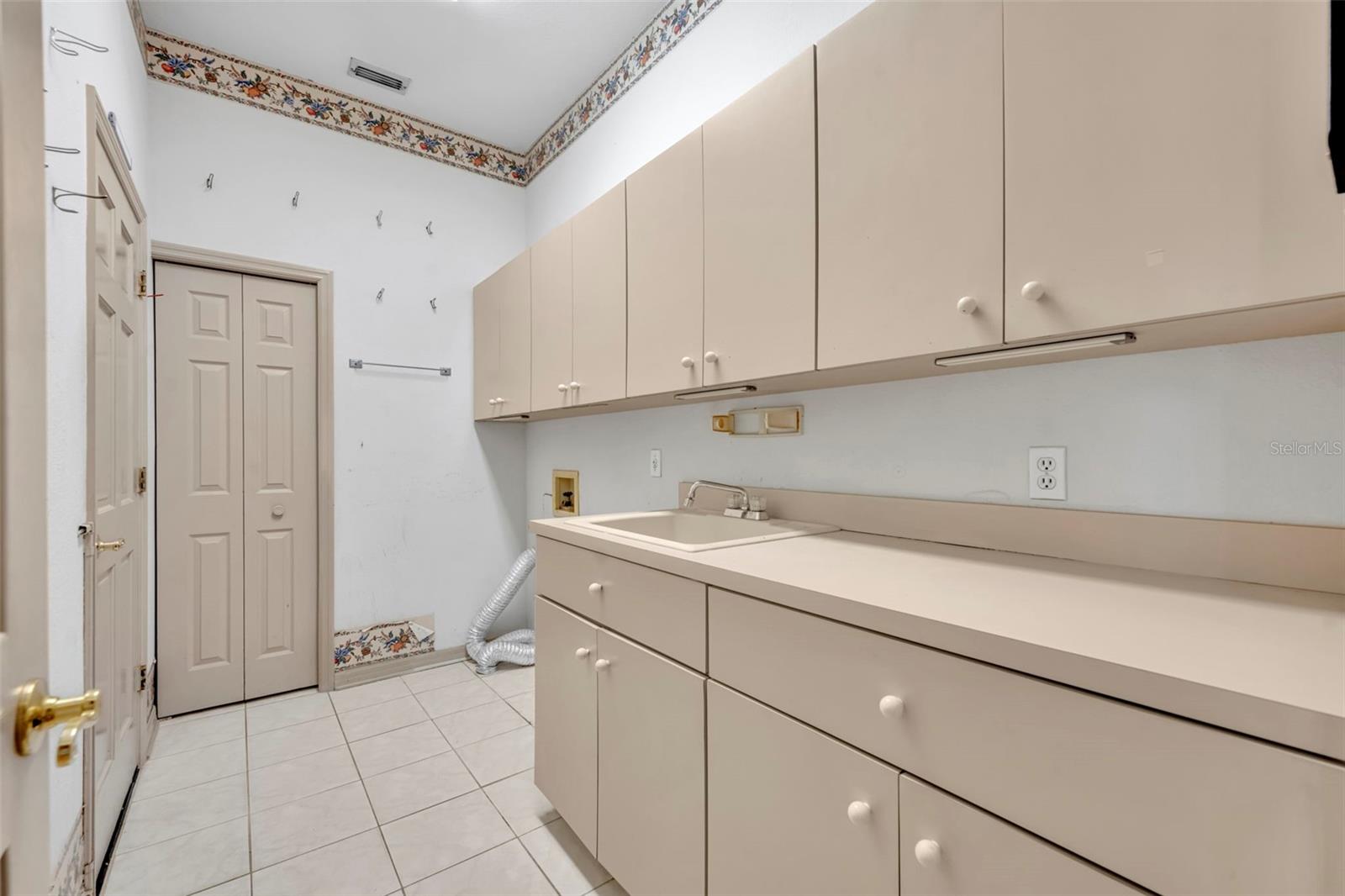 HOWELL CREEK PARK PH 1 - Residential