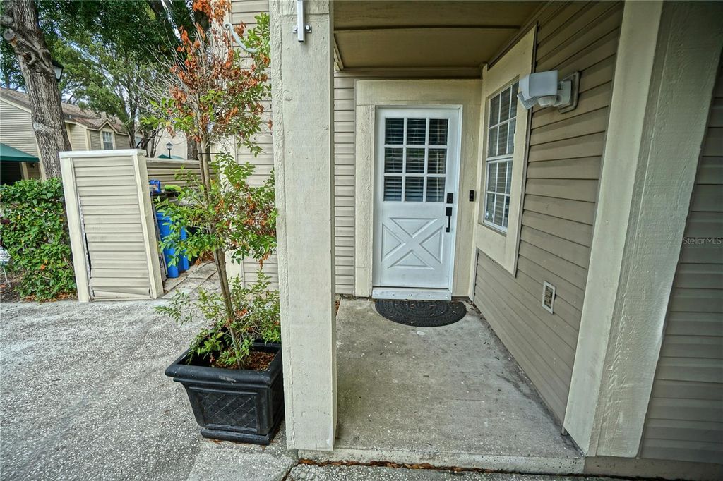 Photo of 6924 Lakeview Court, Tampa, FL 33634 (MLS # TB8461590)