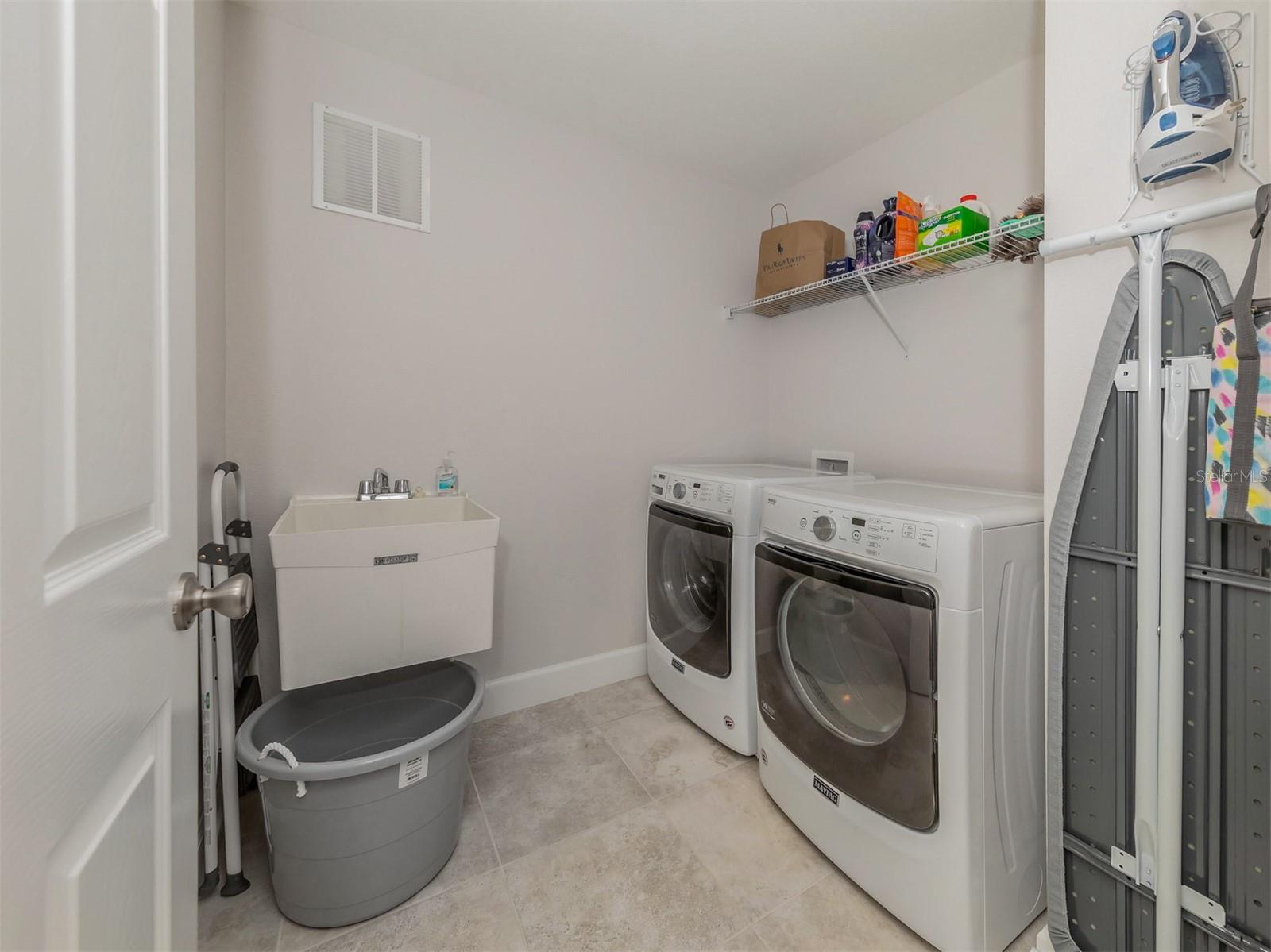 SOUTH VENICE - Residential Lease