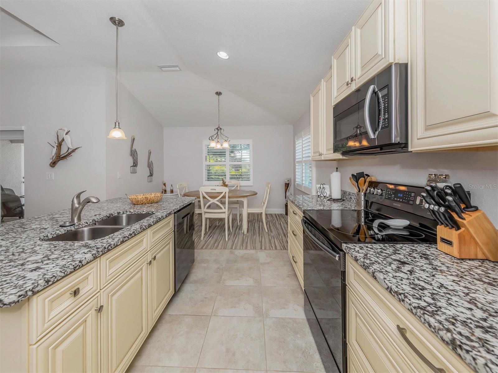SOUTH VENICE - Residential Lease