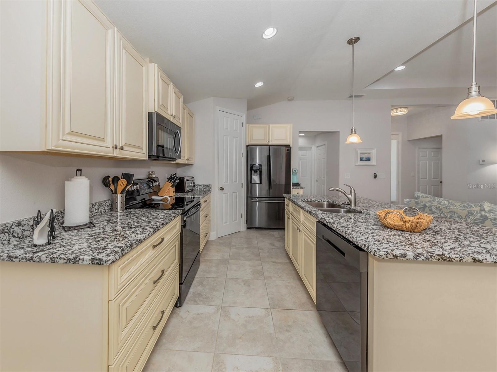 SOUTH VENICE - Residential Lease