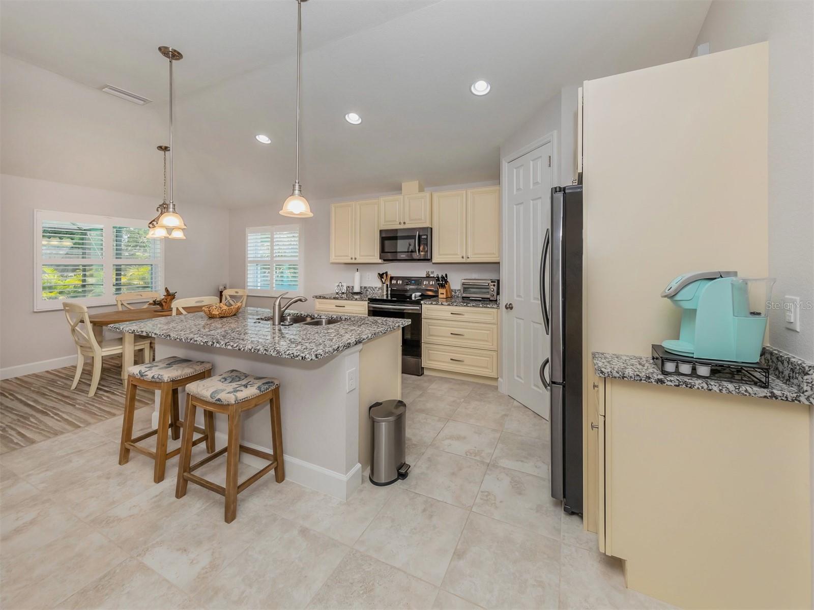 SOUTH VENICE - Residential Lease