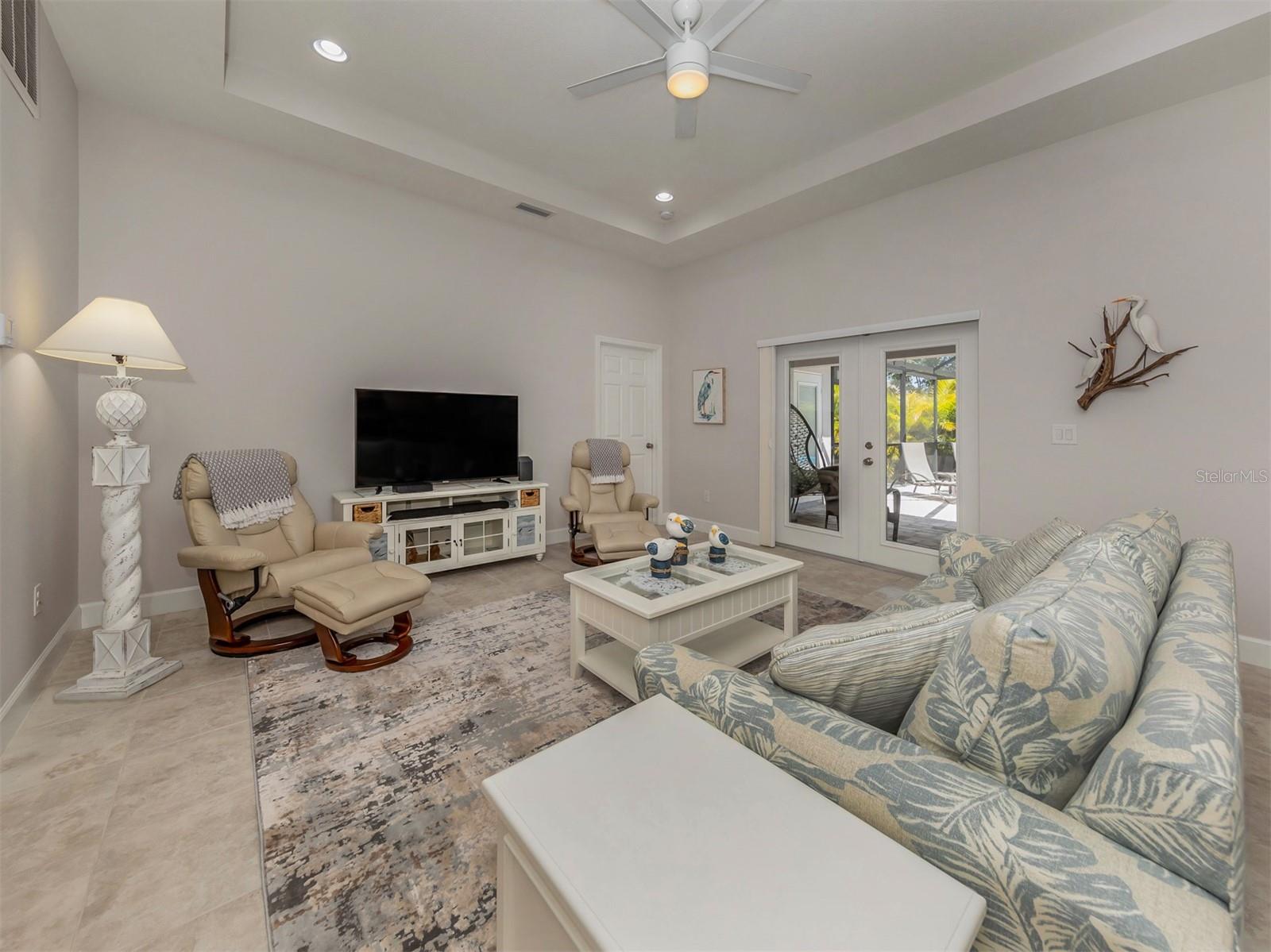SOUTH VENICE - Residential Lease