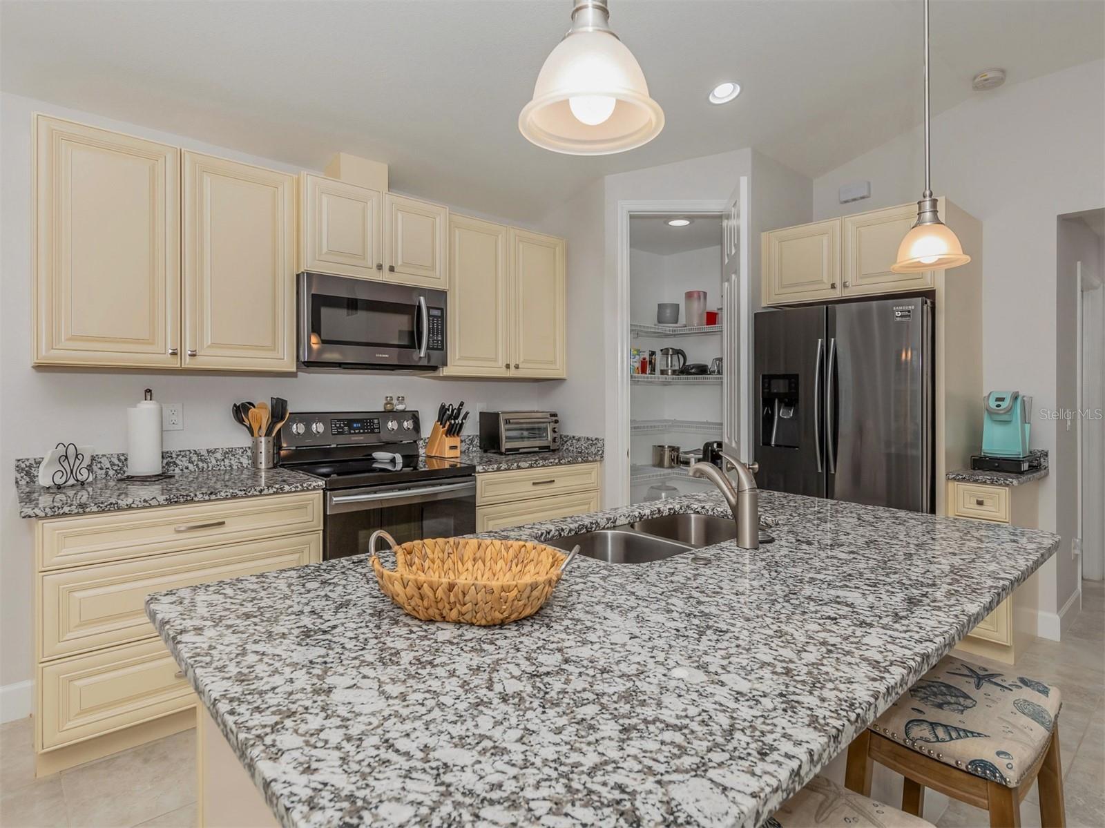 SOUTH VENICE - Residential Lease