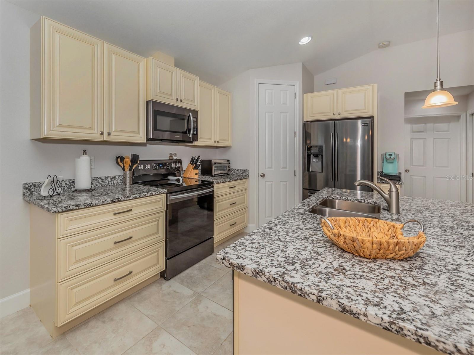 SOUTH VENICE - Residential Lease