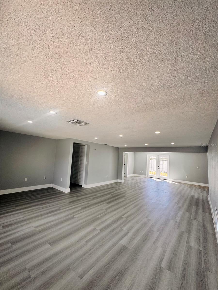 EMBASSY HILLS - Residential