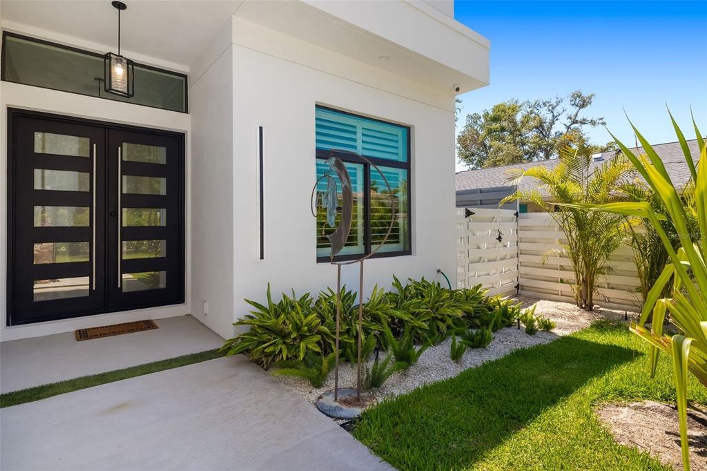 Photo of 1842 Kenilworth Street, Sarasota, FL 34231 (MLS # A4649136)