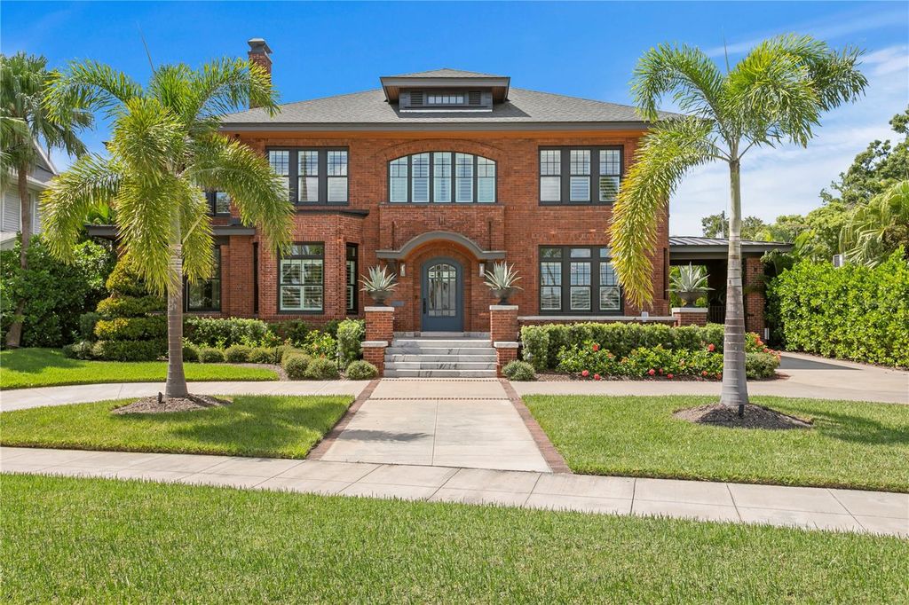 Photo of 815 Bayshore Boulevard, Tampa, FL 33606 (MLS # TB8428954)