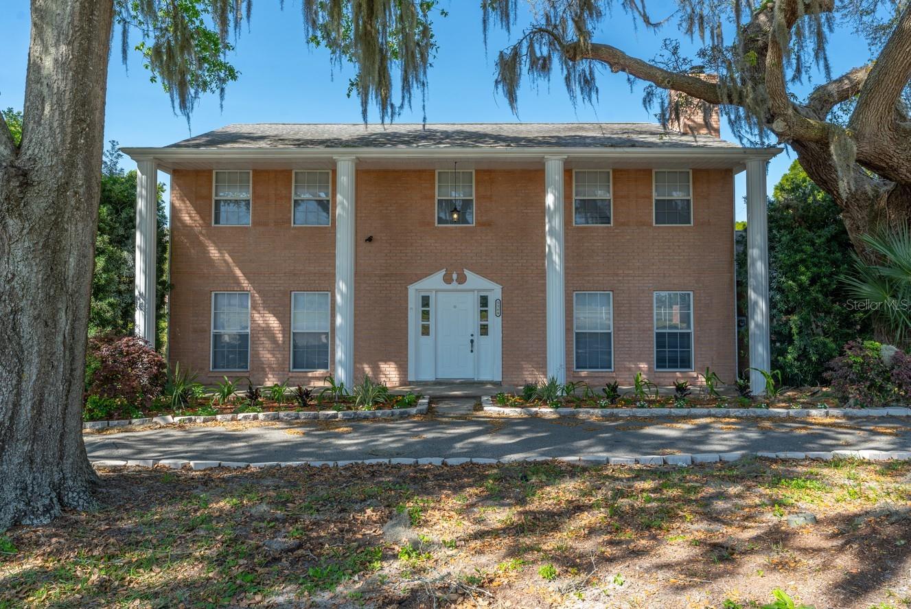 ROLLING HILLS MANOR - Residential