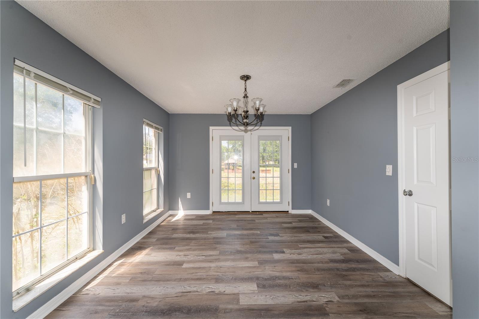 ROLLING HILLS MANOR - Residential