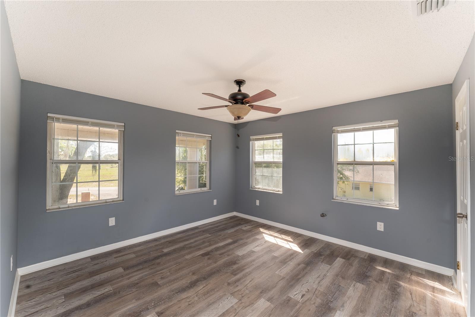 ROLLING HILLS MANOR - Residential