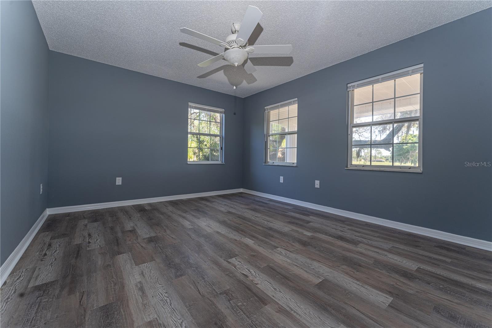 ROLLING HILLS MANOR - Residential