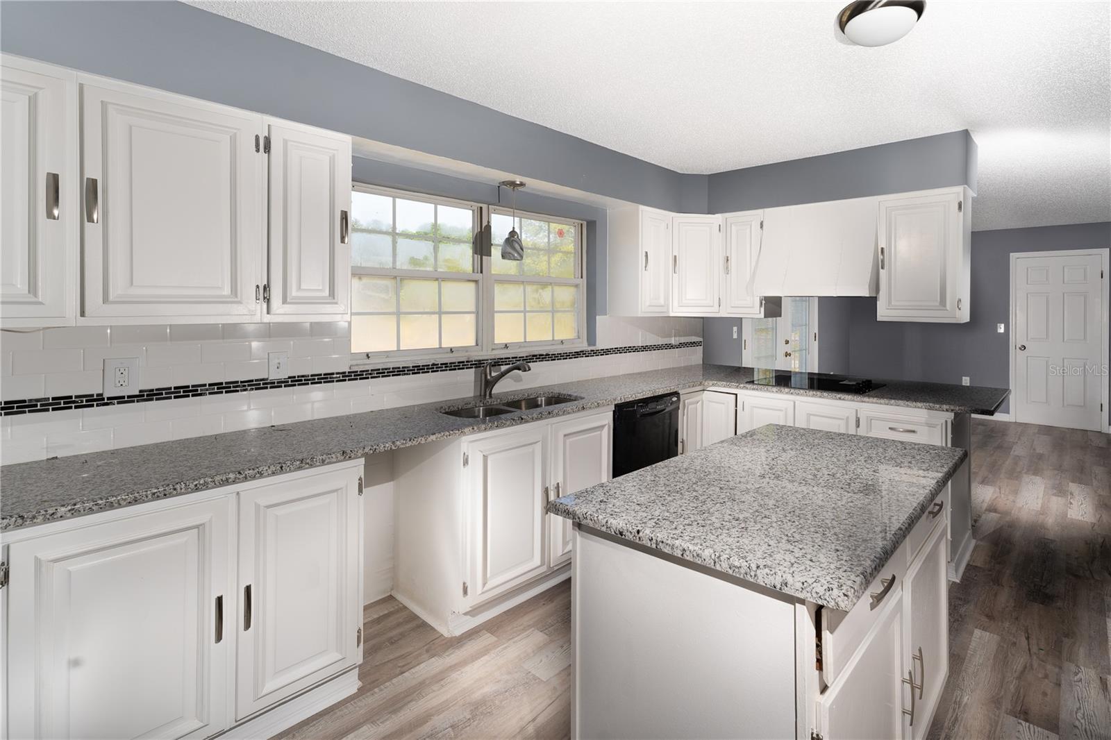 ROLLING HILLS MANOR - Residential