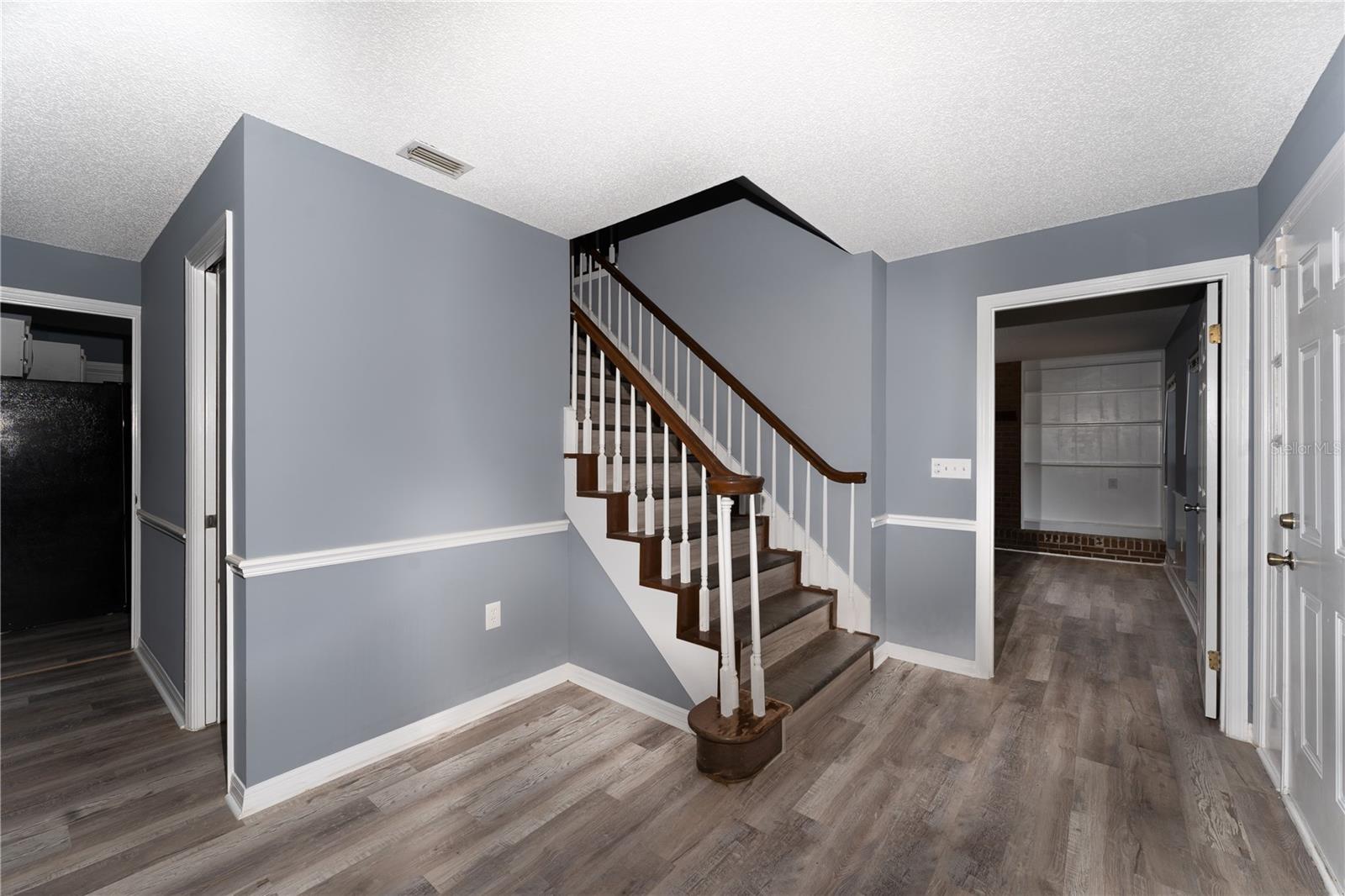 ROLLING HILLS MANOR - Residential