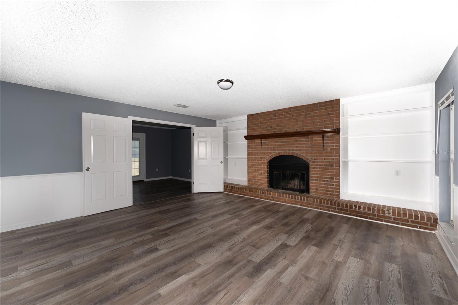 ROLLING HILLS MANOR - Residential