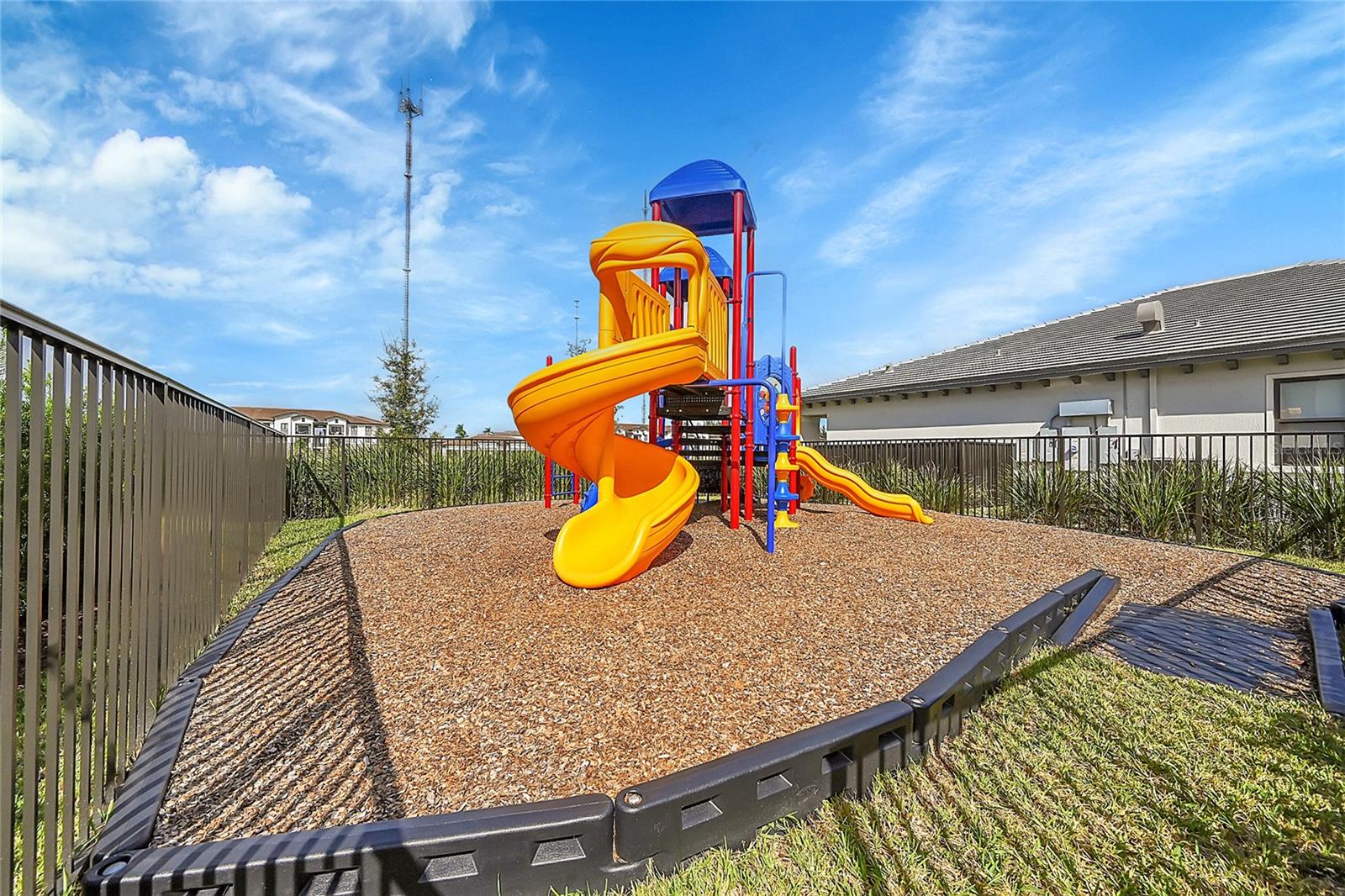 VISTA LAGO - Residential