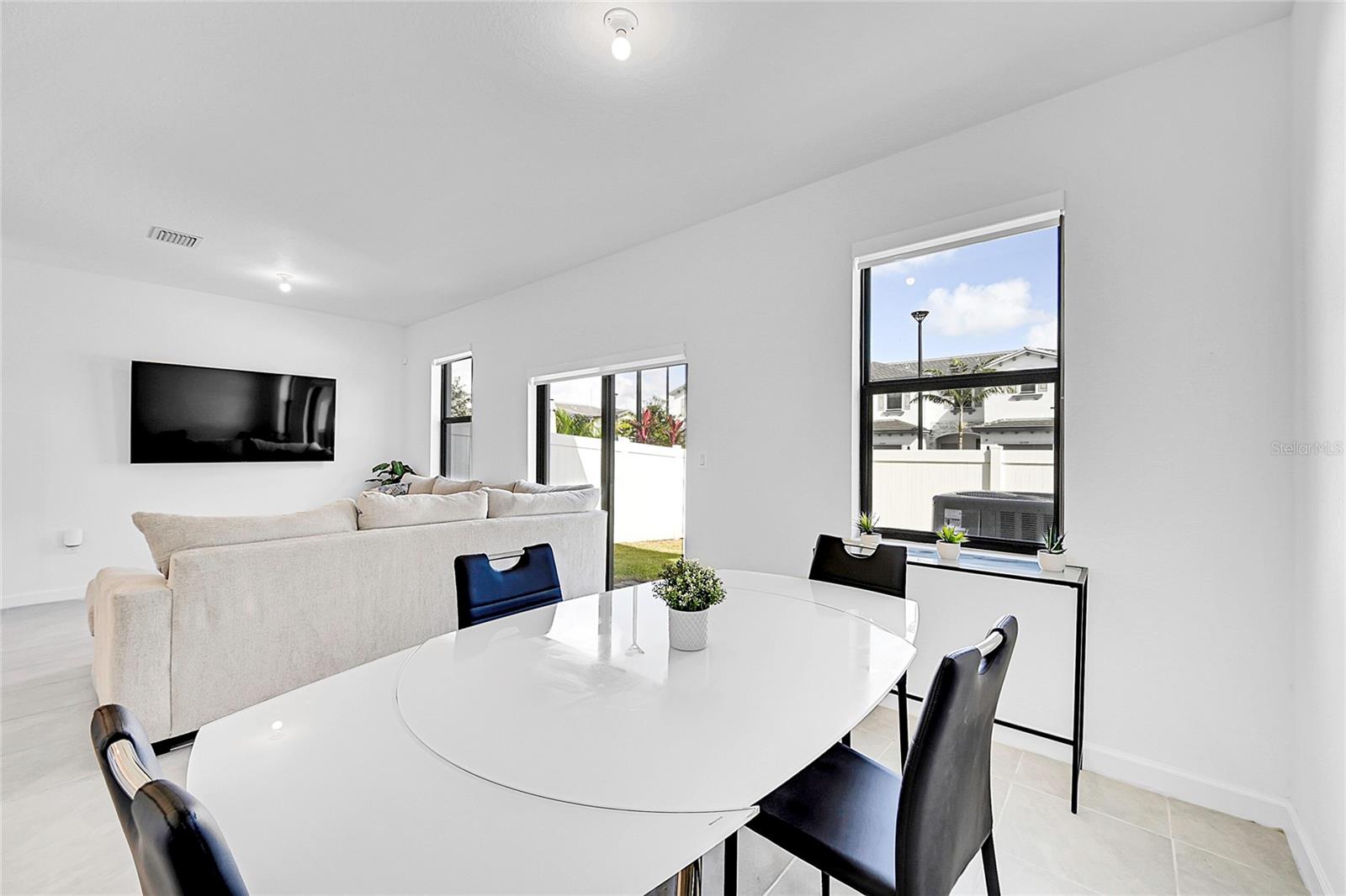 VISTA LAGO - Residential