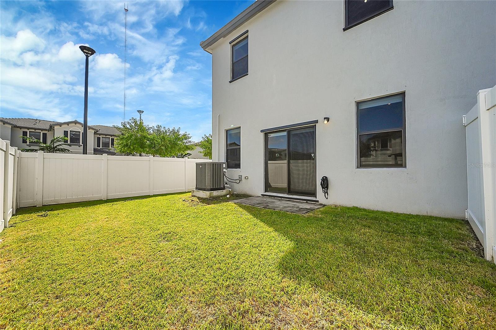 VISTA LAGO - Residential