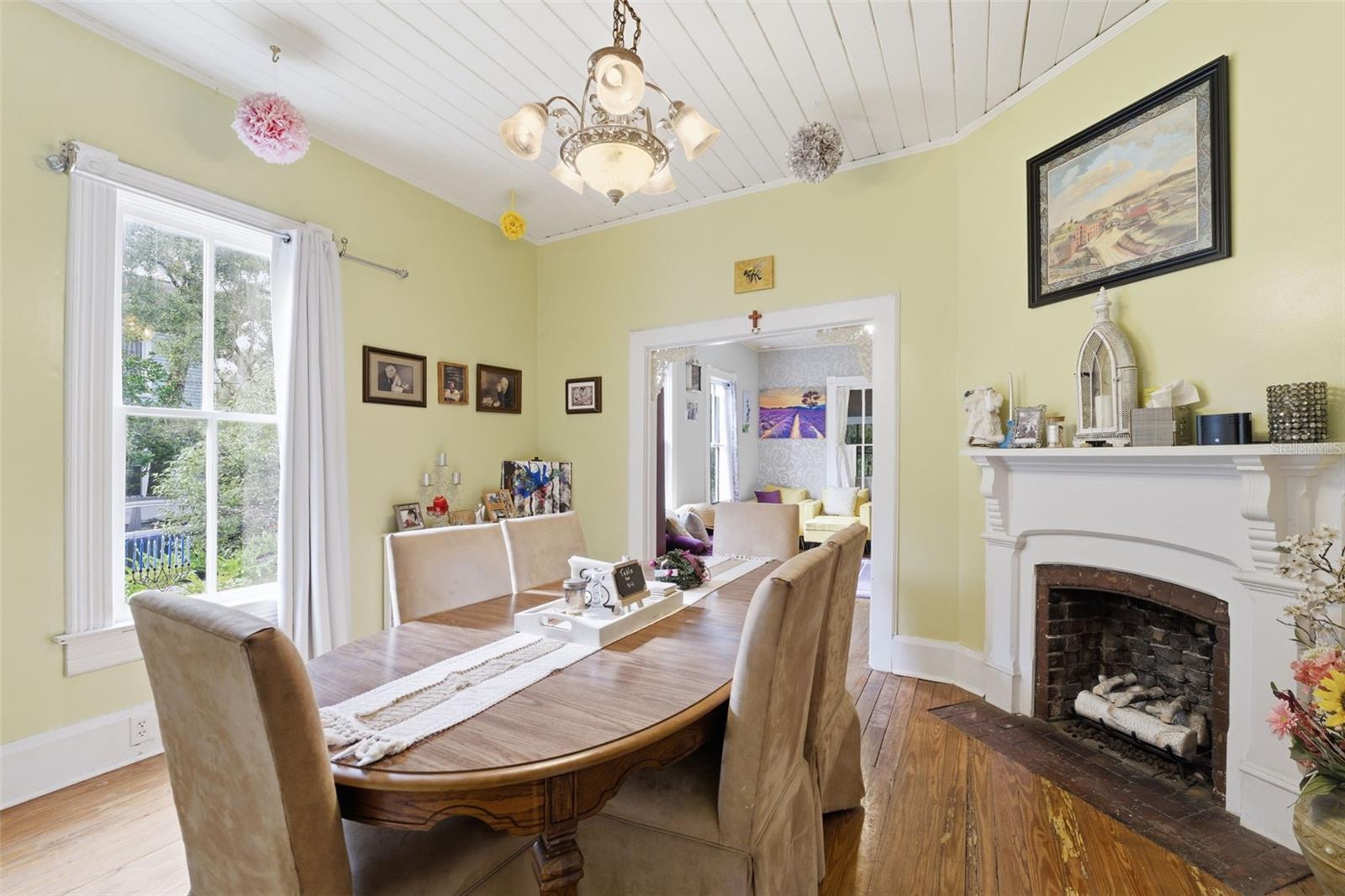 TOWN/BROOKSVILLE - Residential