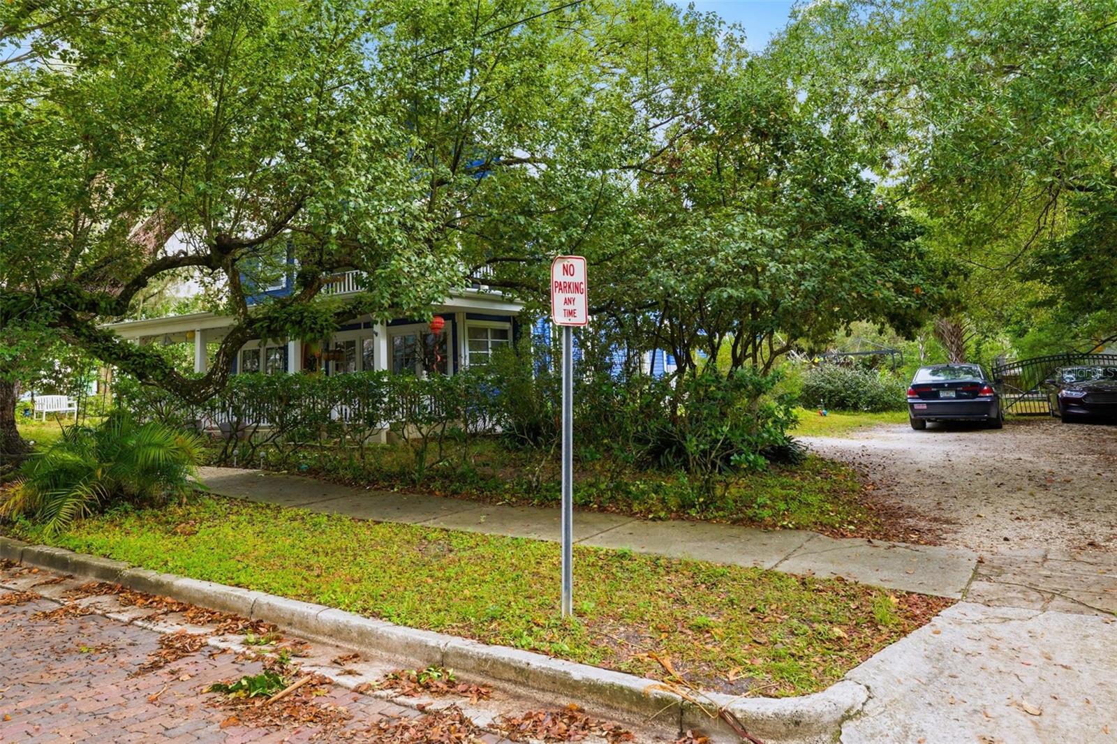 TOWN/BROOKSVILLE - Residential