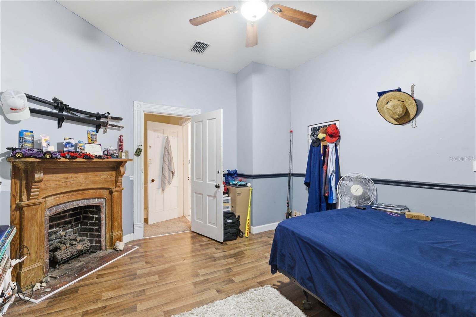 TOWN/BROOKSVILLE - Residential