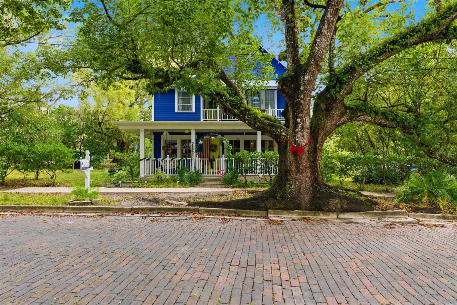 TOWN/BROOKSVILLE - Residential