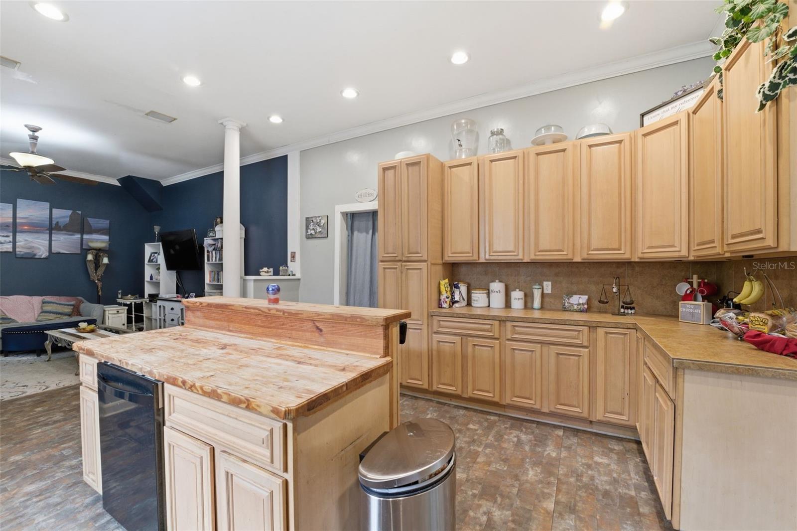 TOWN/BROOKSVILLE - Residential