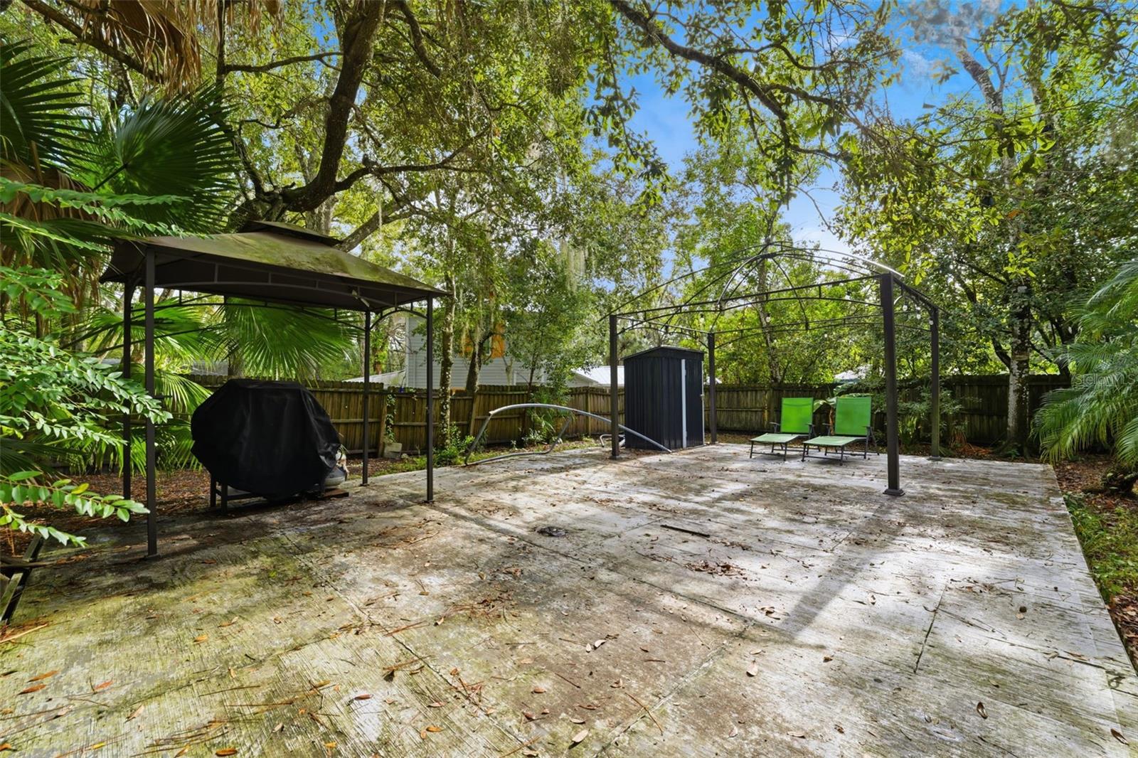 TOWN/BROOKSVILLE - Residential