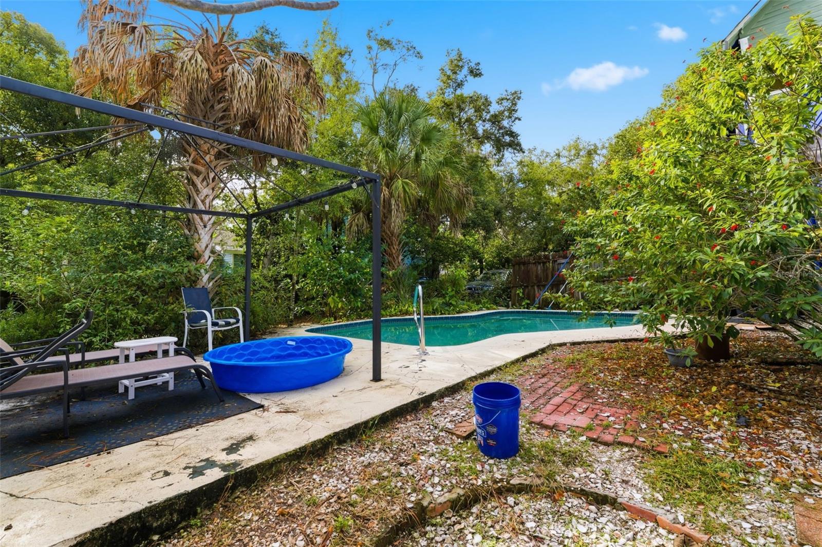 TOWN/BROOKSVILLE - Residential