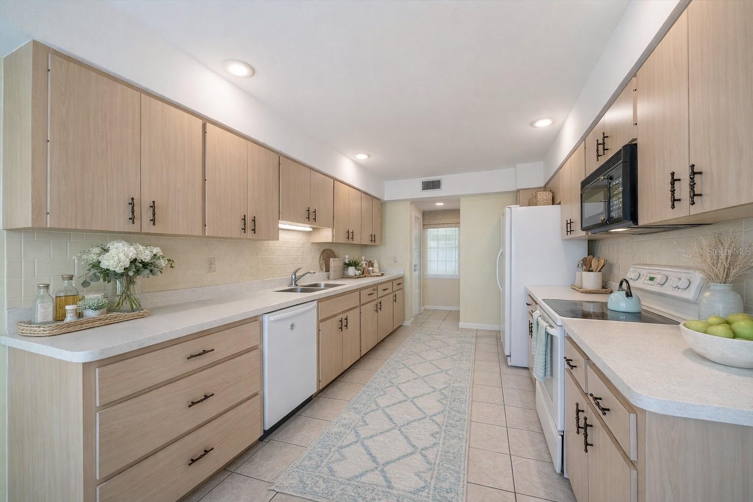 3527 52ND AVENUE W, BRADENTON, FL, 34210 4 3527 52ND AVENUE W