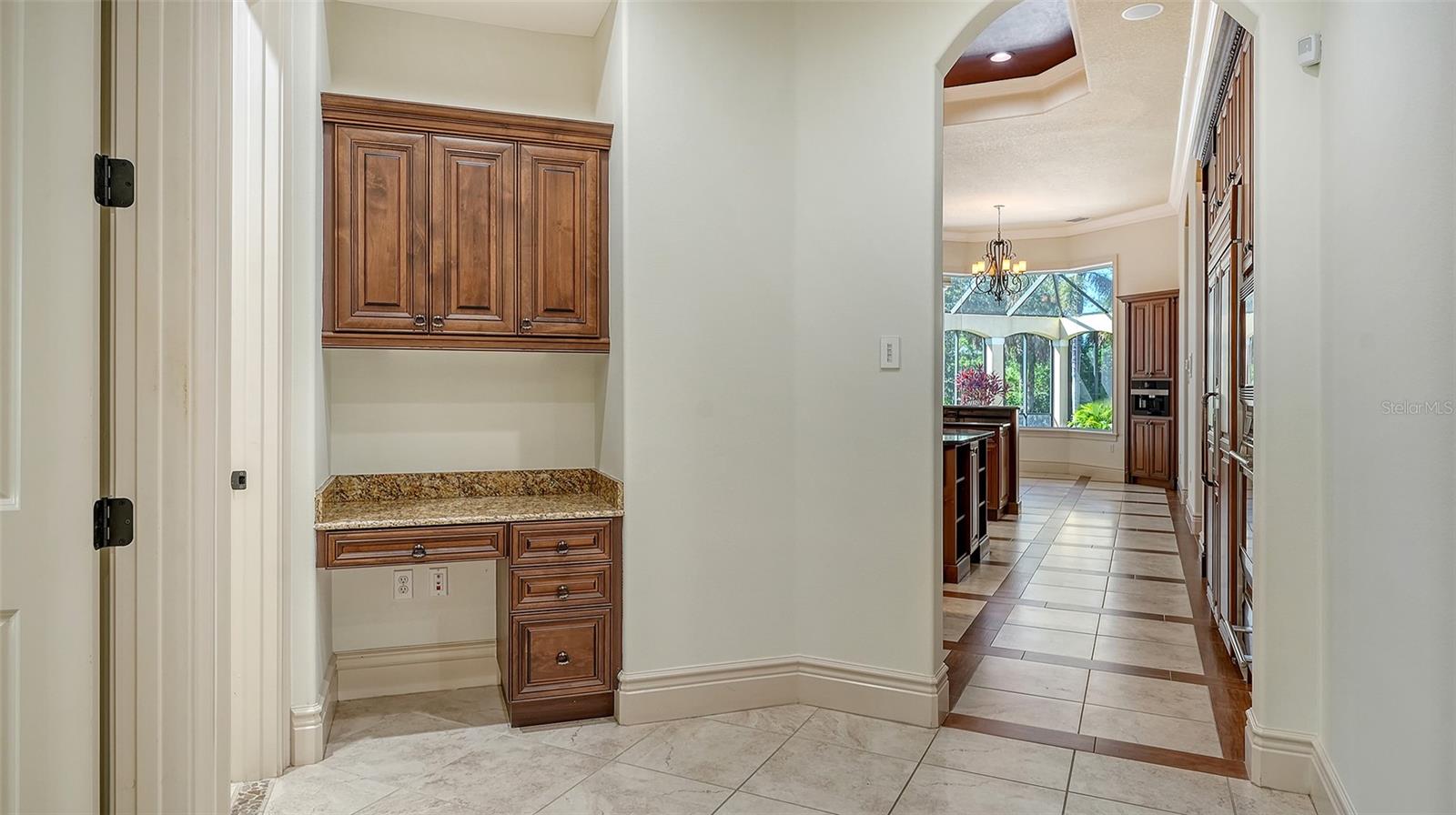 FOUNDERS CLUB - Residential