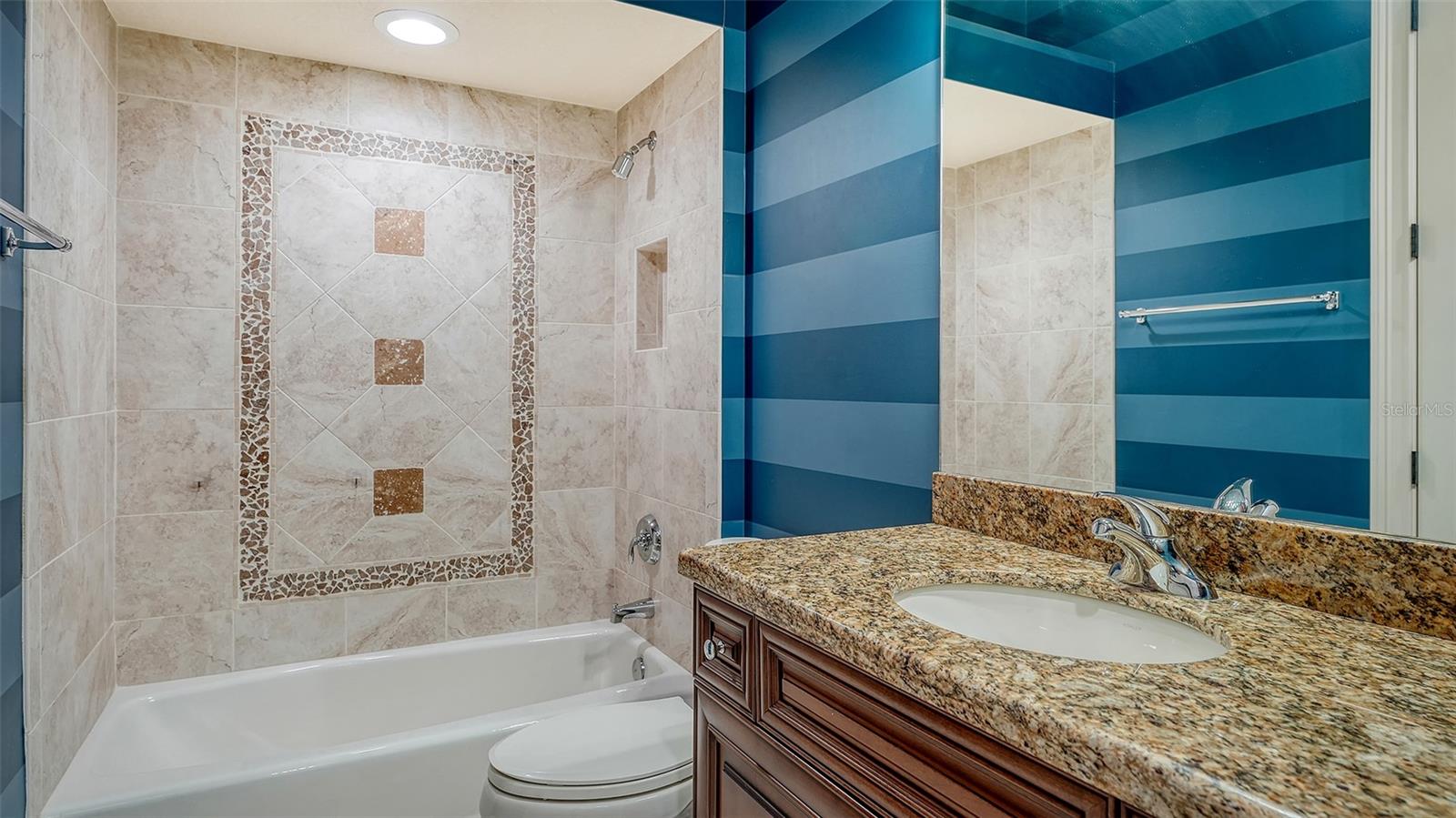 FOUNDERS CLUB - Residential