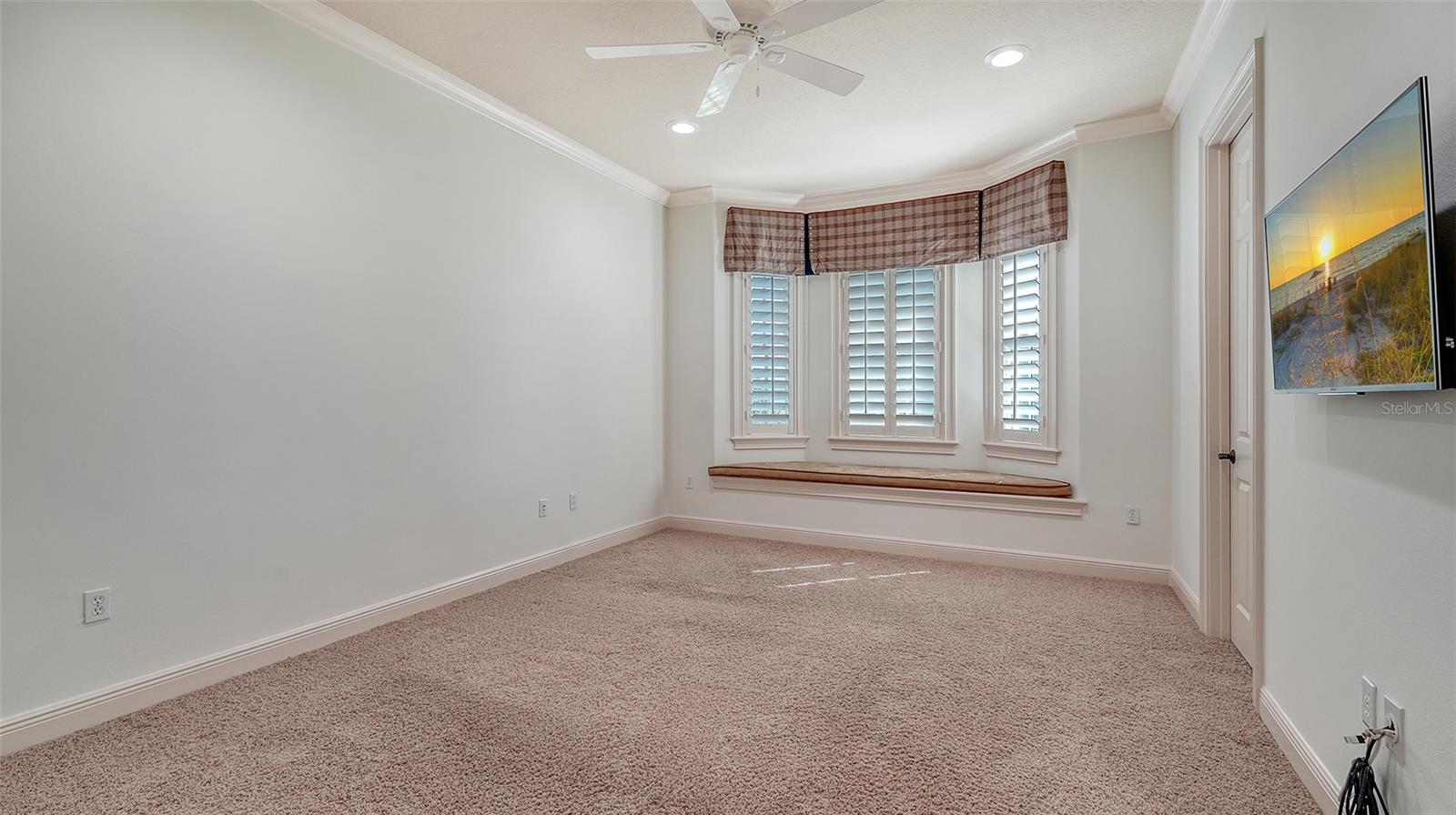 FOUNDERS CLUB - Residential