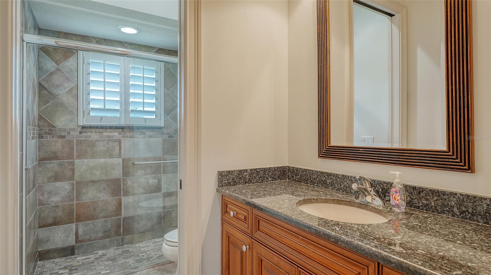 FOUNDERS CLUB - Residential