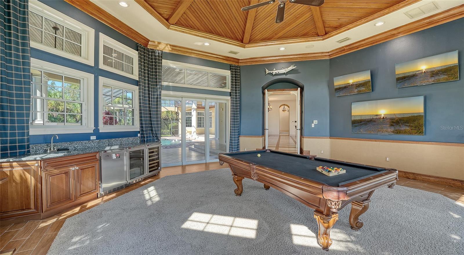 FOUNDERS CLUB - Residential