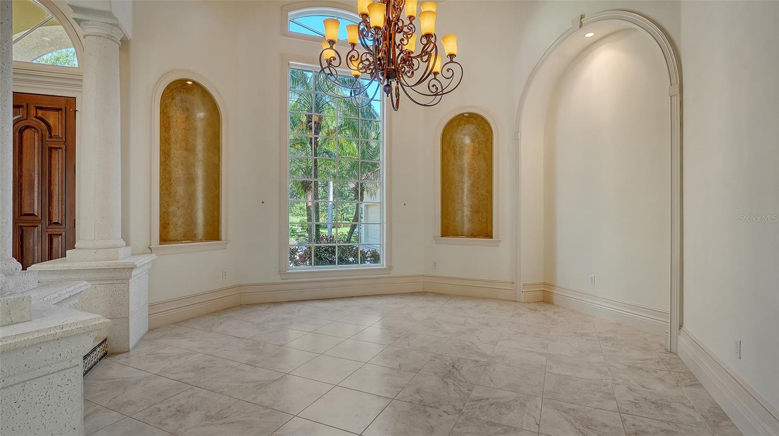 FOUNDERS CLUB - Residential