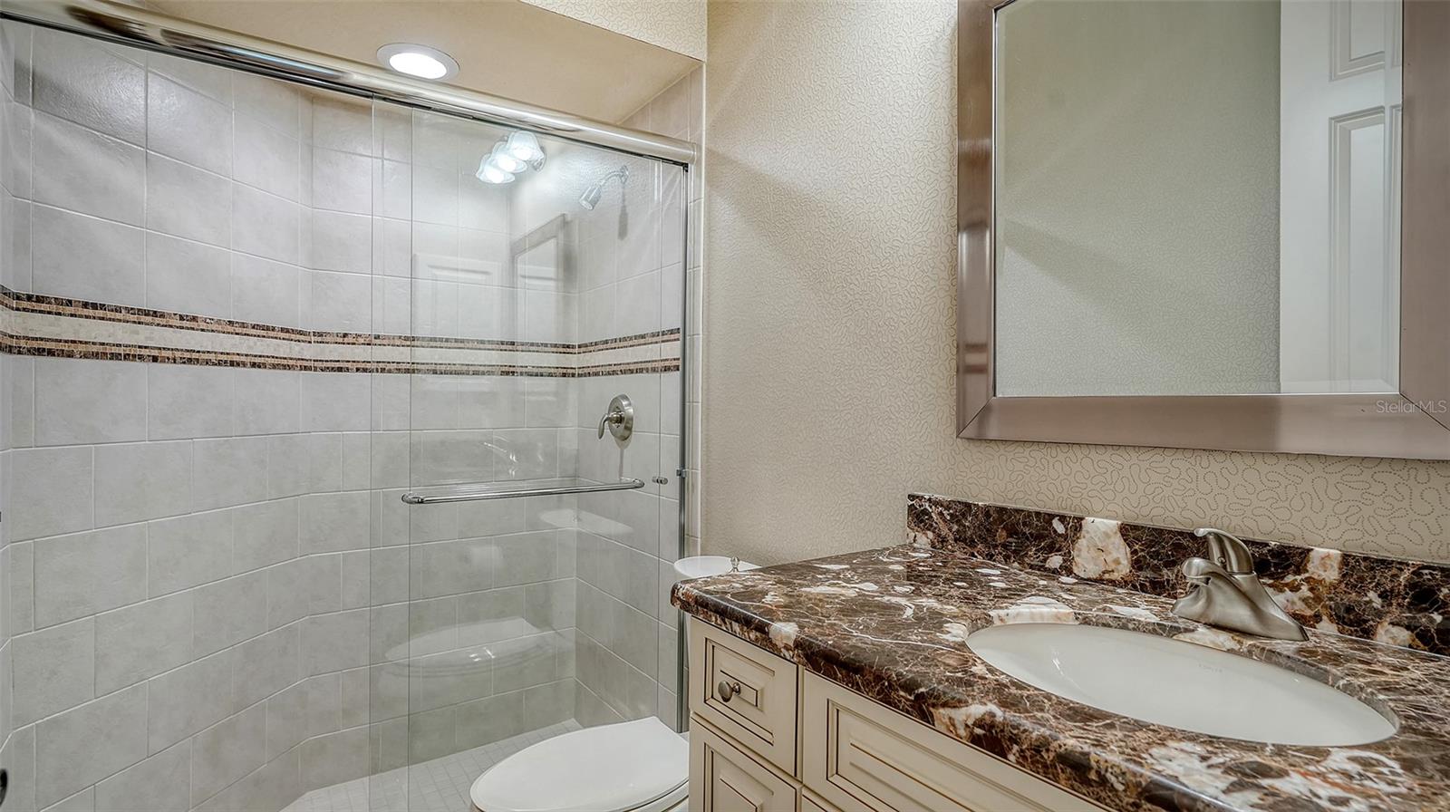 FOUNDERS CLUB - Residential